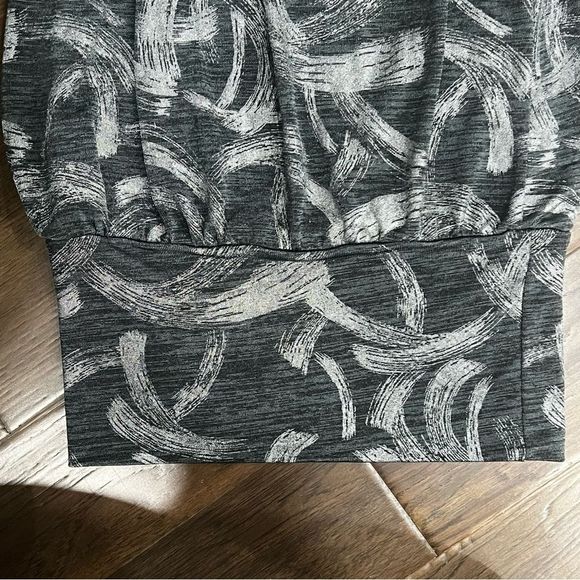 Limité Sleeveless Top - Picture 7 of 8